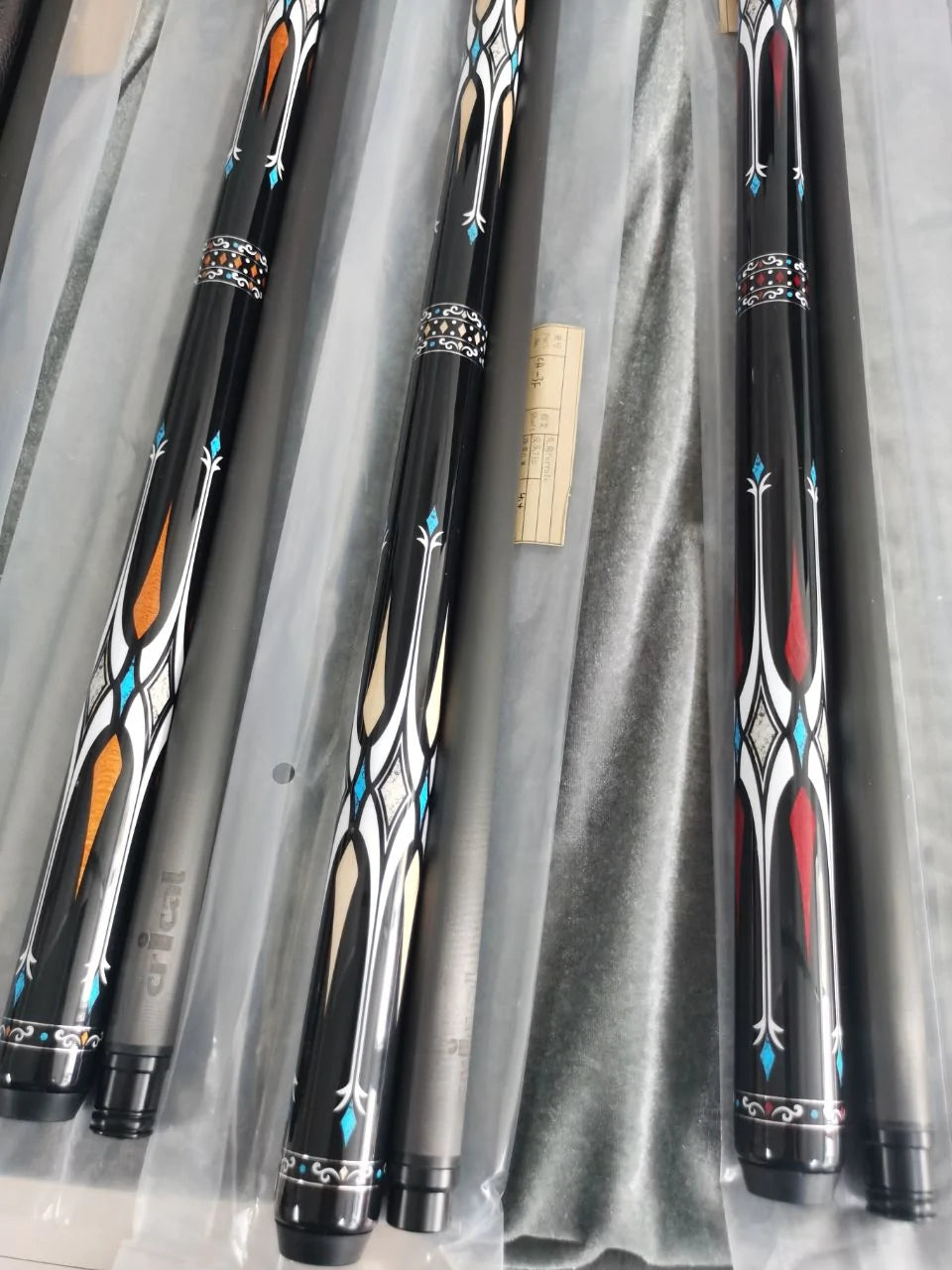 CRICAL Carbon Fiber Pool Cue Stick 11.5mm 12.5mm Uni-loc 3/8x8 Radial Pin Low Deflection Billiard Cue Stick Case Set